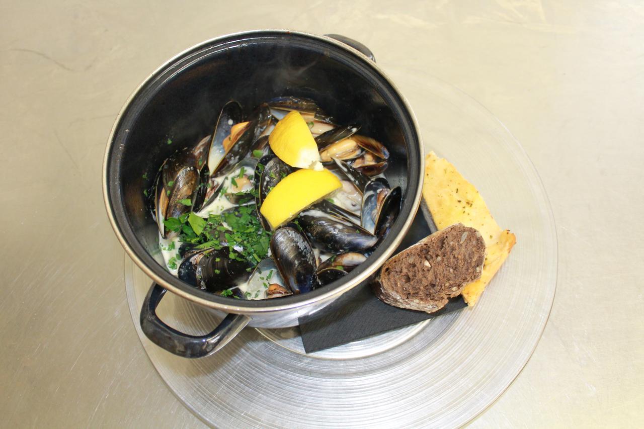 Bridport Arms Hotel 韦斯特贝 外观 照片